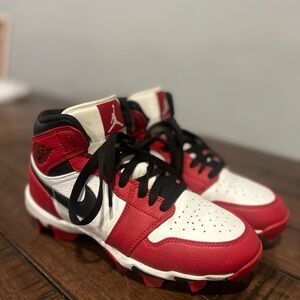 Air Jordan 1 Mid - Big Kids Cleats (size 5.5)